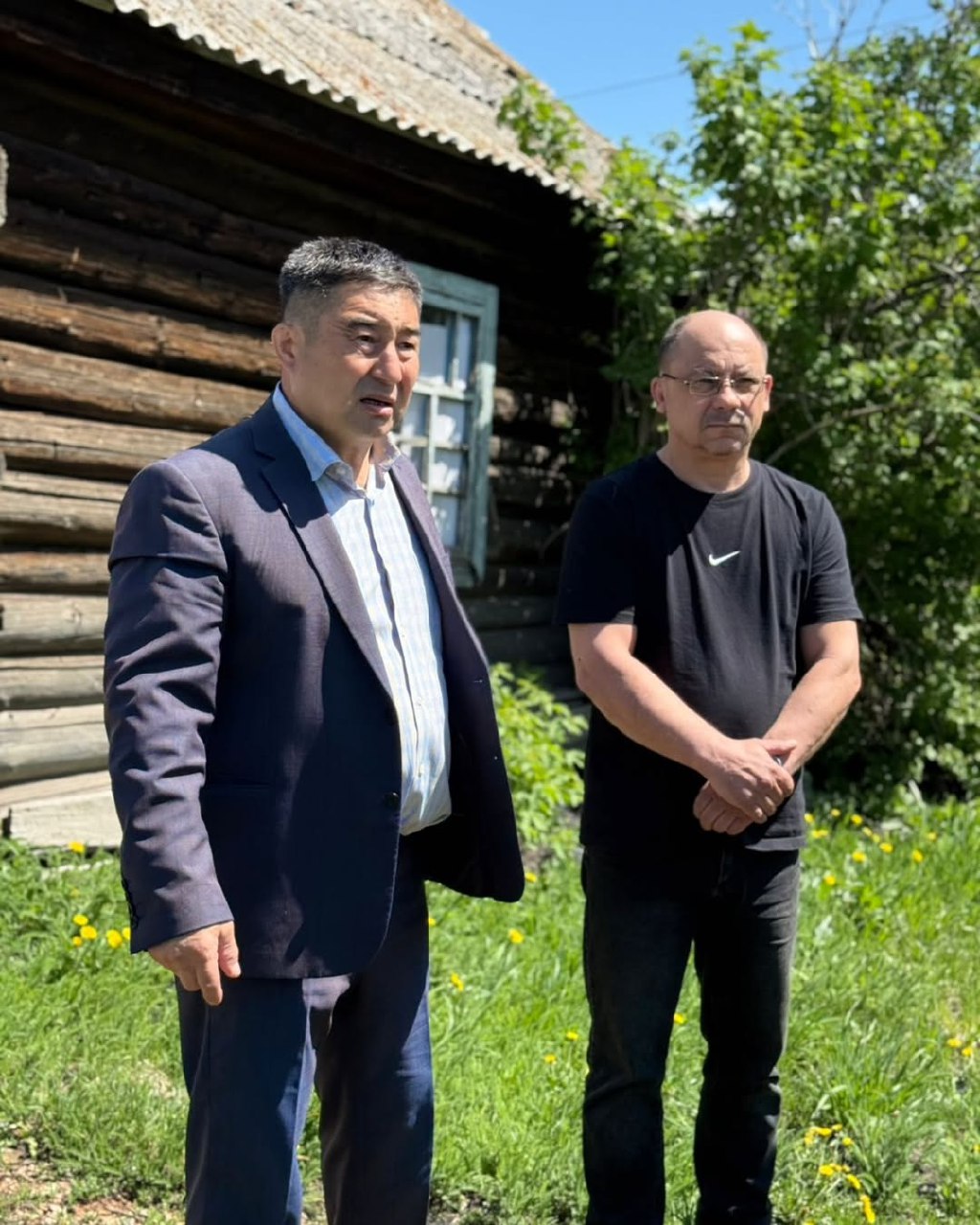 12 мамырда Глубокое ауданының әкімі Э.Л. Тумашиновтың және Секисовка округінің әкімі К. Т.