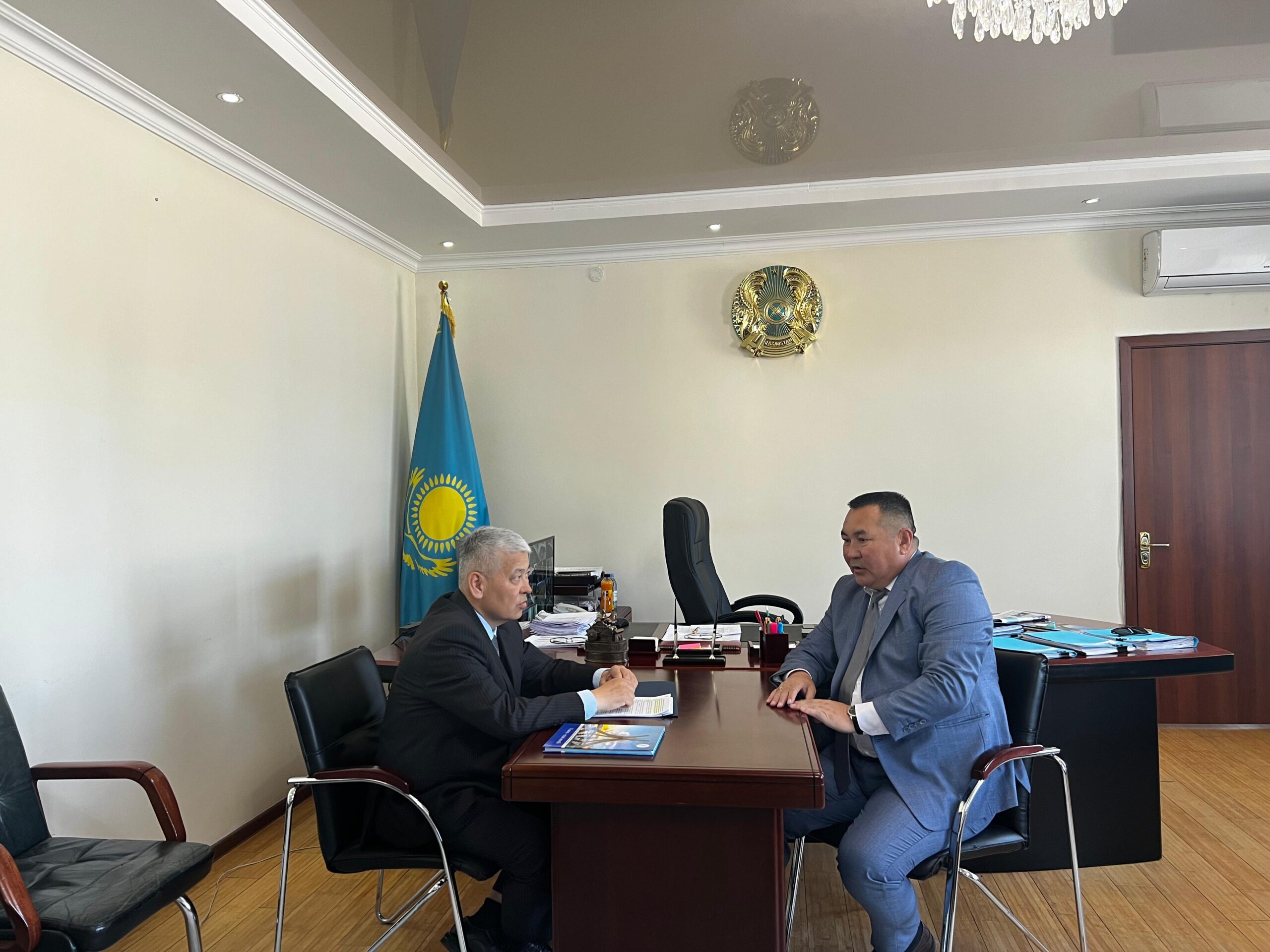 Ұлытау ауданының әкімімен кездесті