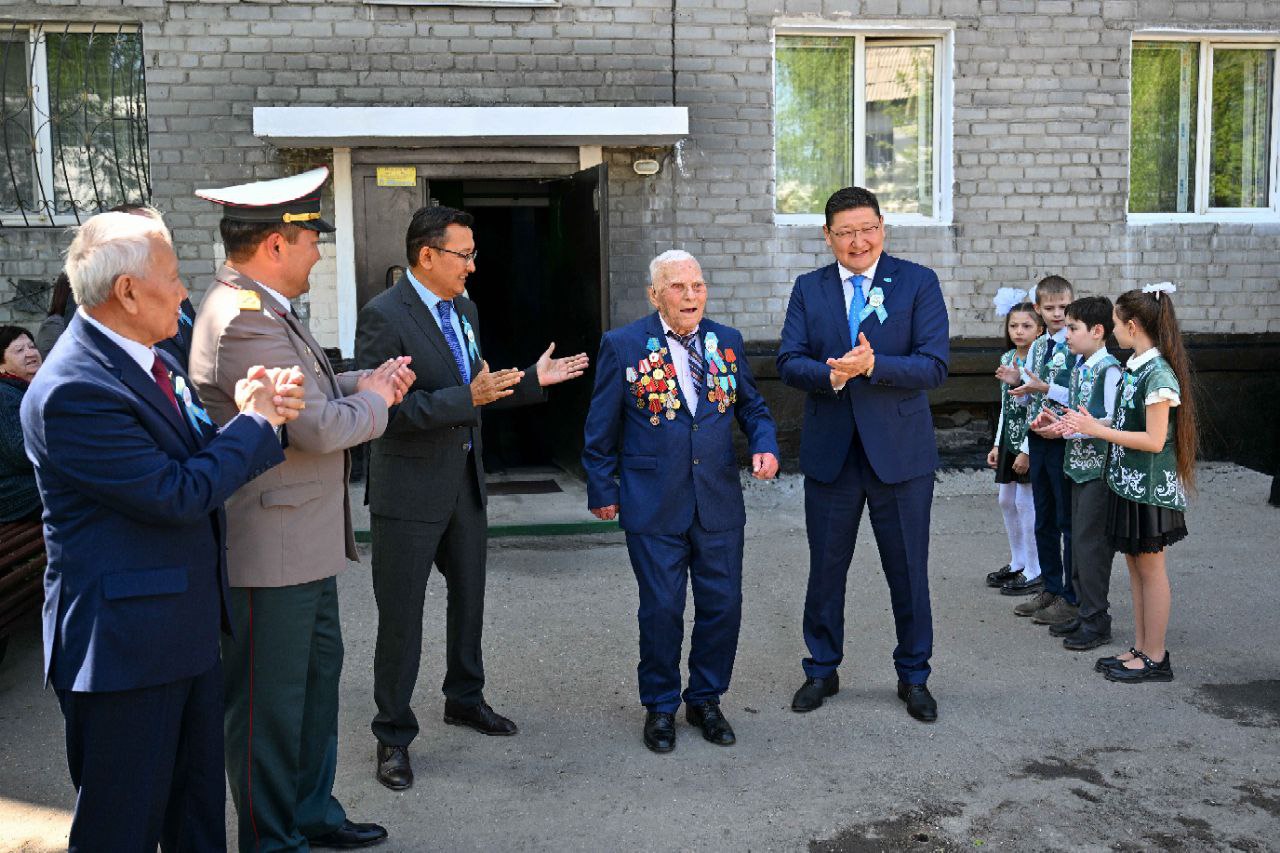 Семейде ардагерлерді Ұлы Жеңістің 80 жылдығымен құттықтады