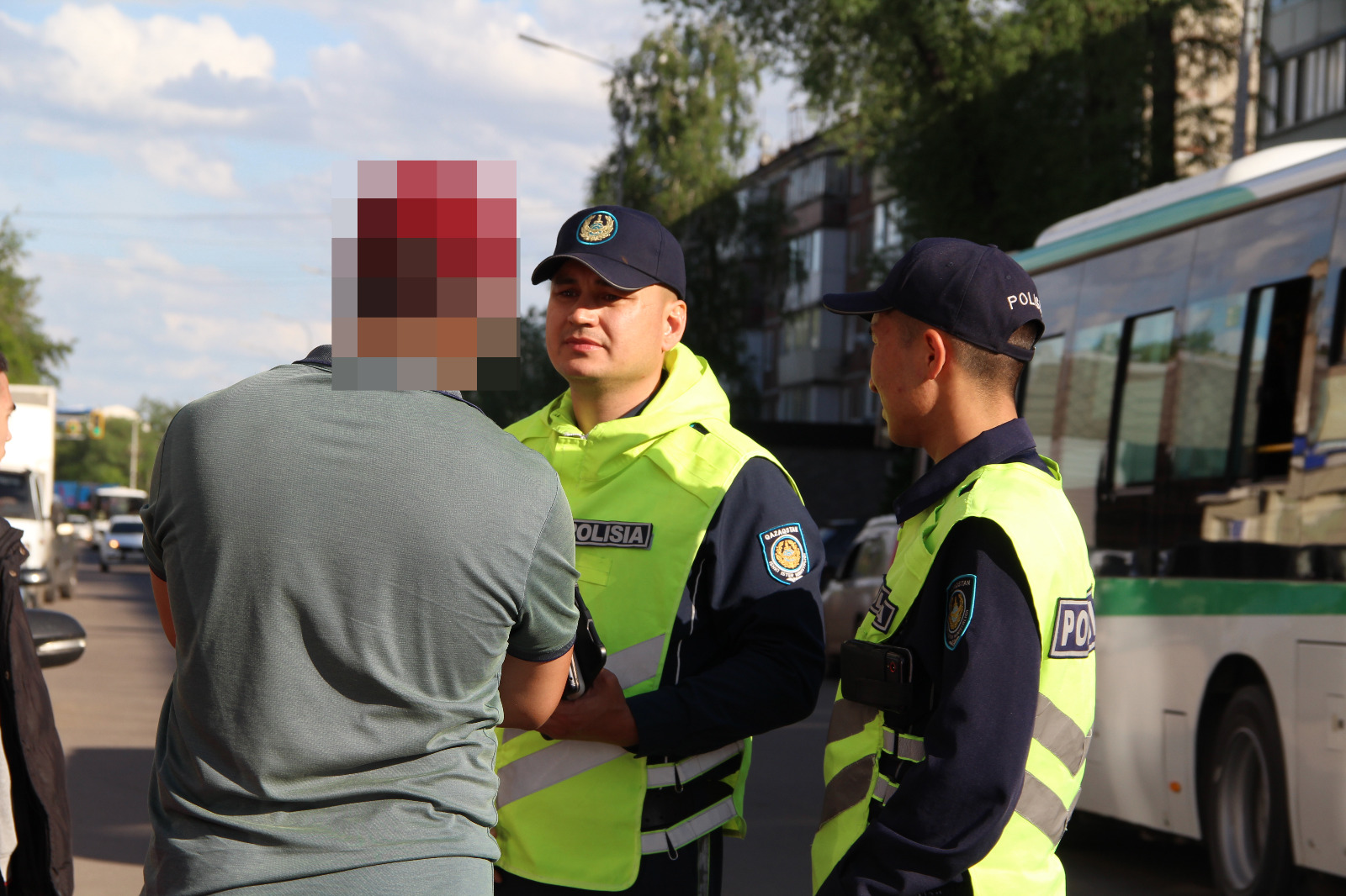 Заңсыз тасымалдаушылар: полиция құжатсыз жолаушы тасымалдаушыларды анықтауда