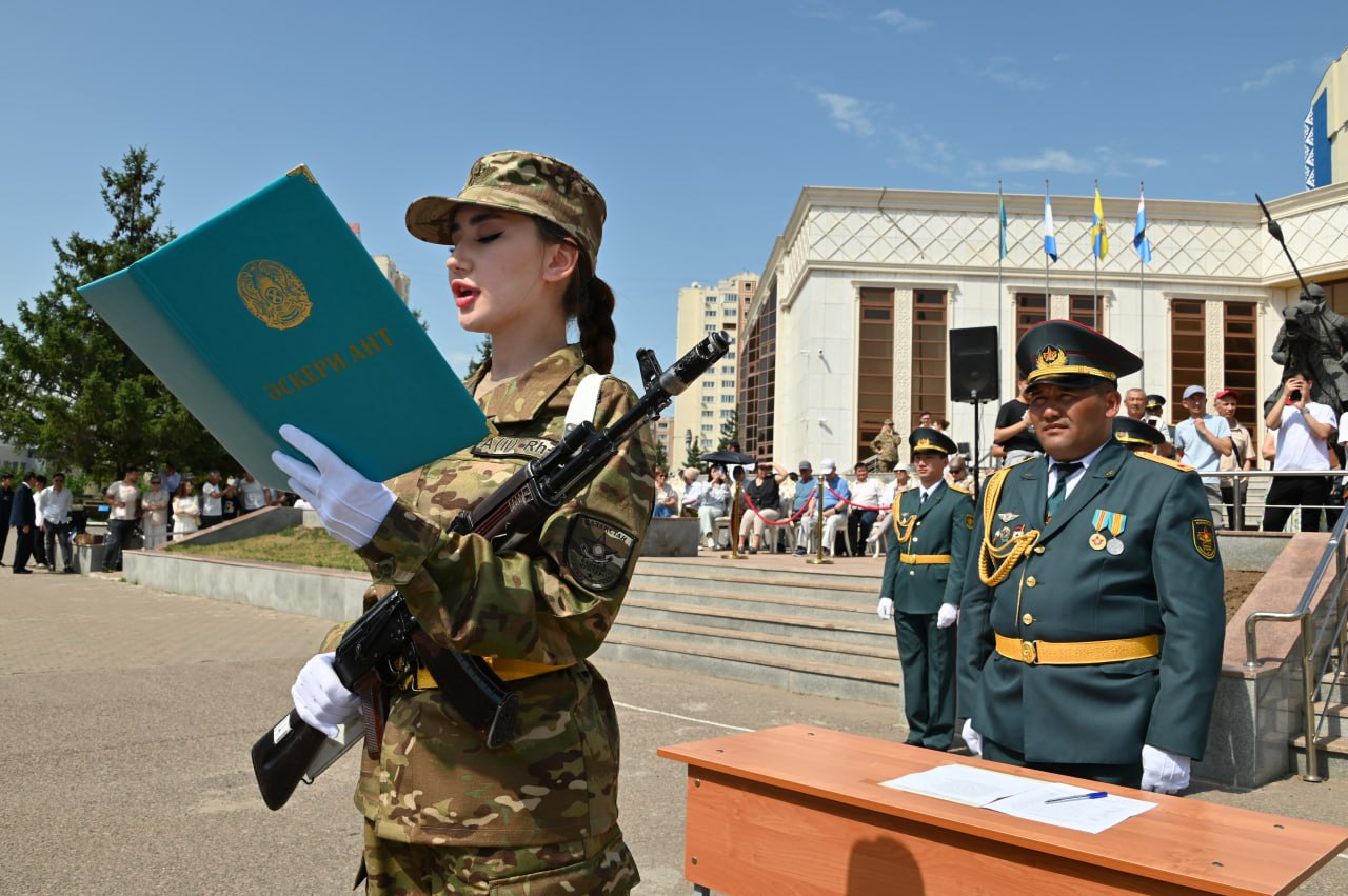 Шығармашылық взвод сарбаздары әскери ант берді