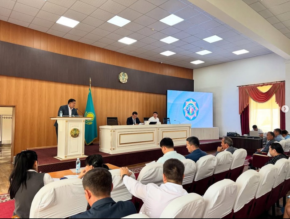 Аудан әкімдігінің үлкен мәжіліс залында 2025 жылдың 20 маусым күні сағат 9-40-та Қаратал ауданы әкімдігінің жанындағы сыбайлас жемқорлыққа қарсы күрес жөніндегі Ведомствоаралық комиссиясының 2025 жылғы ІІ тоқсанына арналған жұмыс жоспарына сәйкес кезекті отырысы өткізілді.