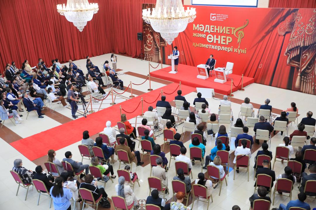 Облыс әкімі мәдениет қызметкерлерін кәсіби мерекемен құттықтады
