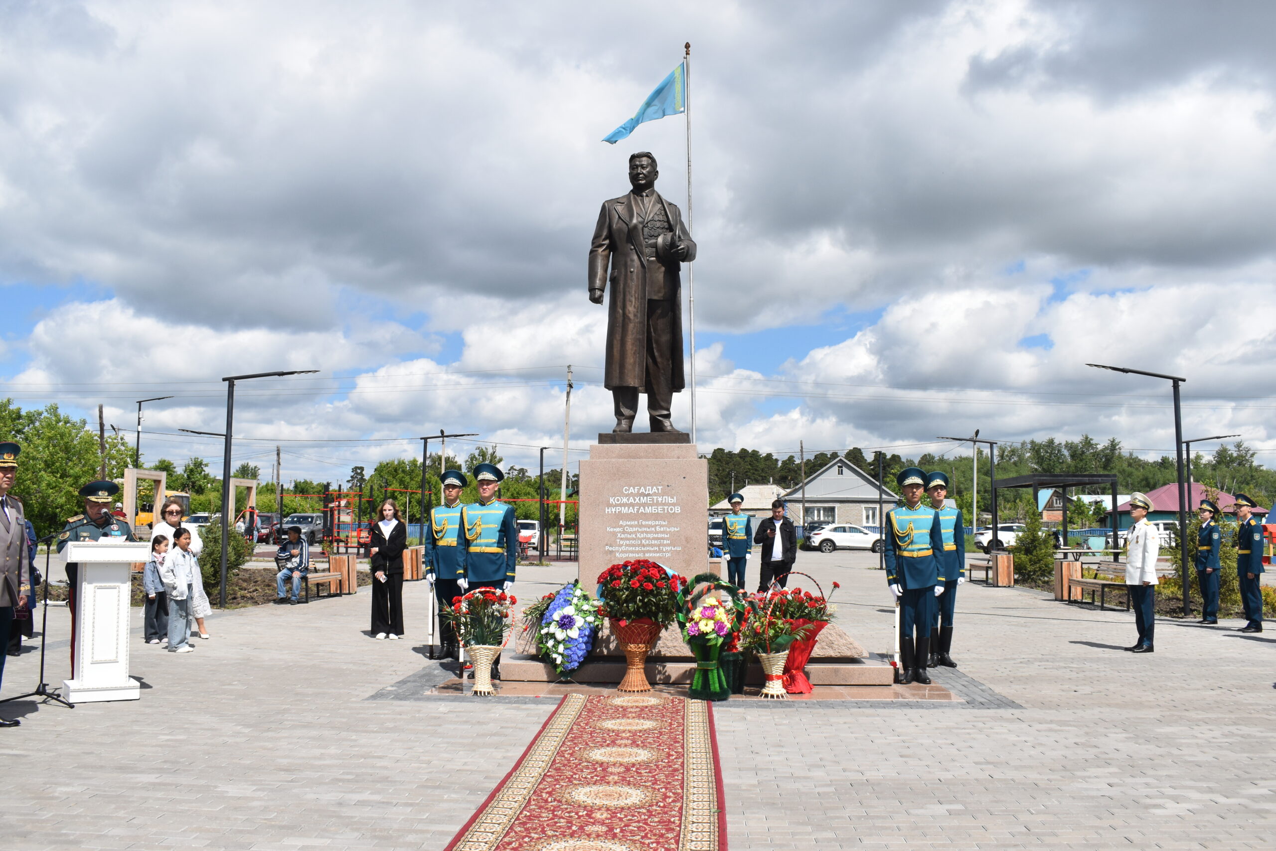 Қарулы күштердің әскери қызметшілері армия генералы Сағадат Нұрмағамбетовті еске алды