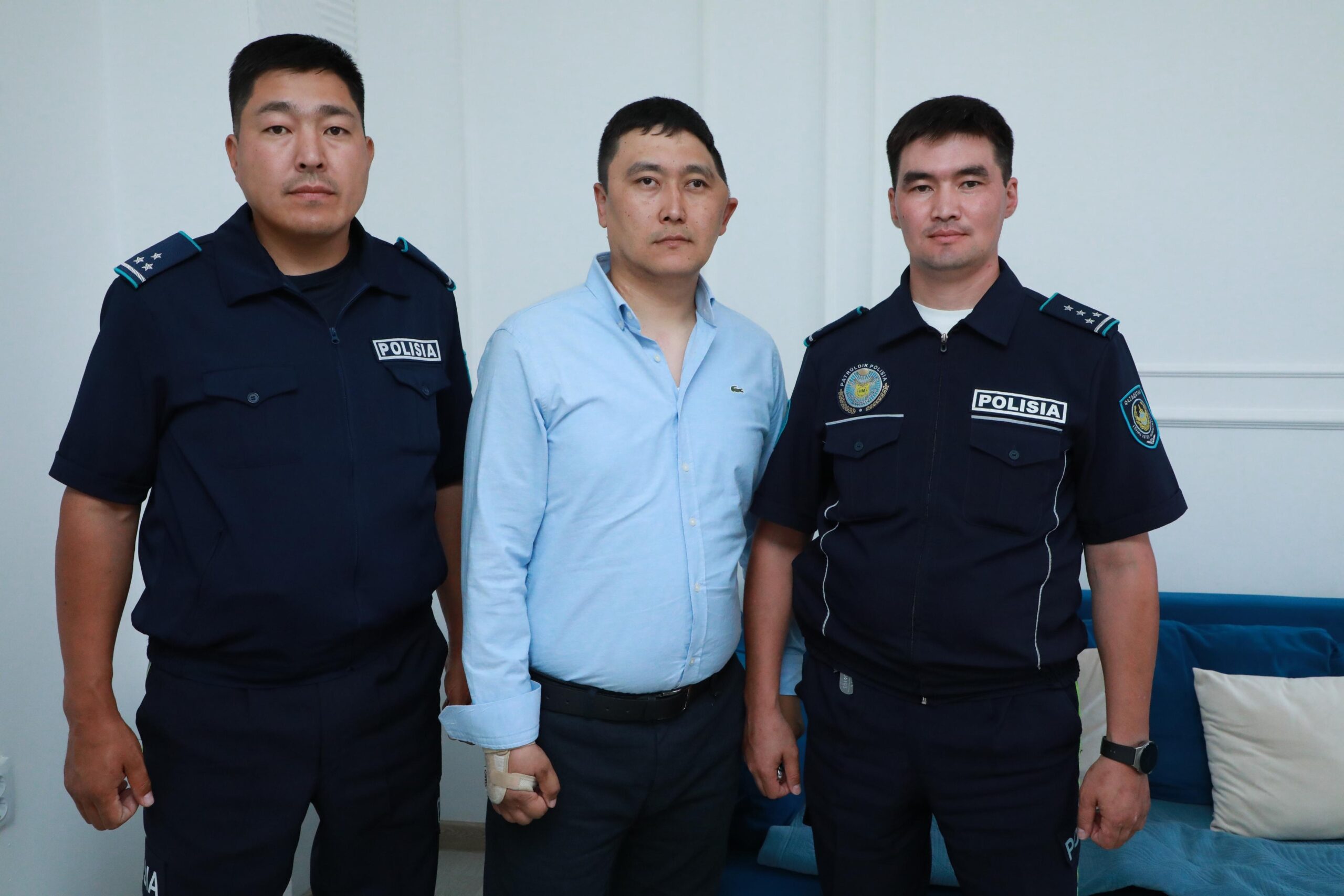 Астанада қаһарман полицейді әріптестері кәсіби мерекемен құттықтады