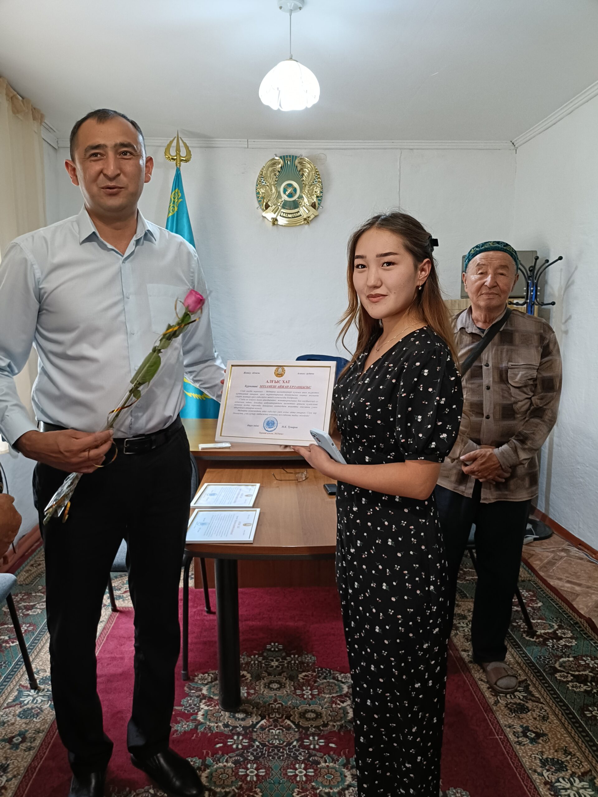 Медицина қызметкерлері күніне орай алғыс хаттар табысталды