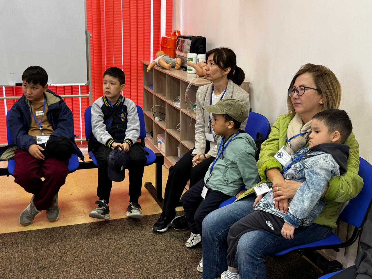Астананың жедел жәрдем станциясында балаларға арналған қауіпсіздік сабағы өтті