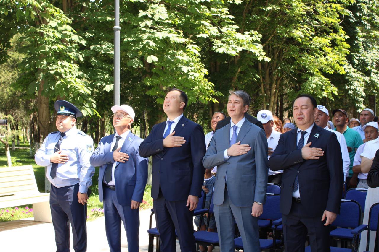 Сайрамда мемлекеттік рәміздер күні аталып өтті
