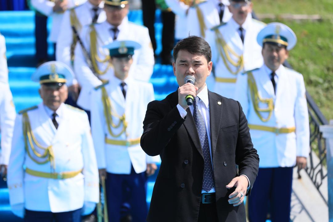 Өңір басшысы Мемлекеттік ту көтеру рәсіміне қатысты