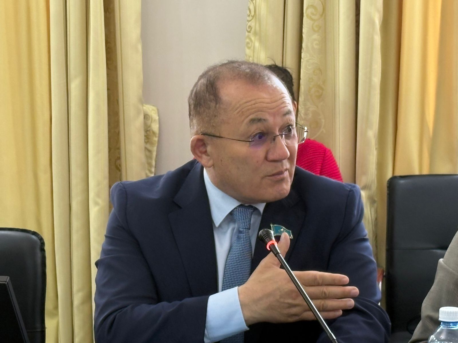 Экономика және бюджет мәселелері жөніндегі тұрақты комиссияның отырысында өзекті мәселелер қаралды