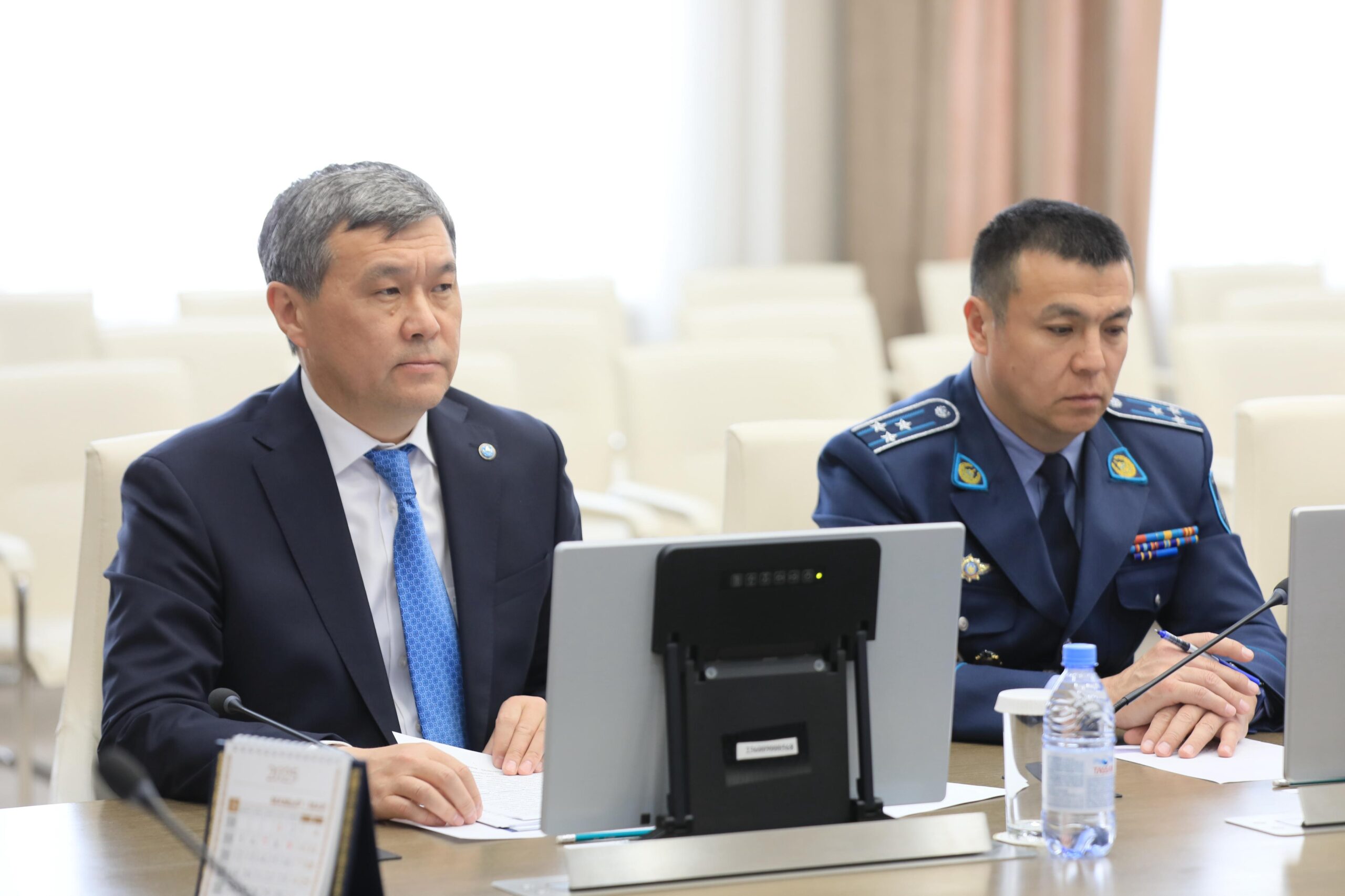 Сыбайлас жемқорлық тәуекелдері: құрылыс, жер қатынастары және автомобиль жолдарын күтіп ұстау салаларында – Ақтөбе облысында Сыбайлас жемқорлыққа қарсы іс-қимыл жөніндегі өңірлік комиссия отырысы өтті