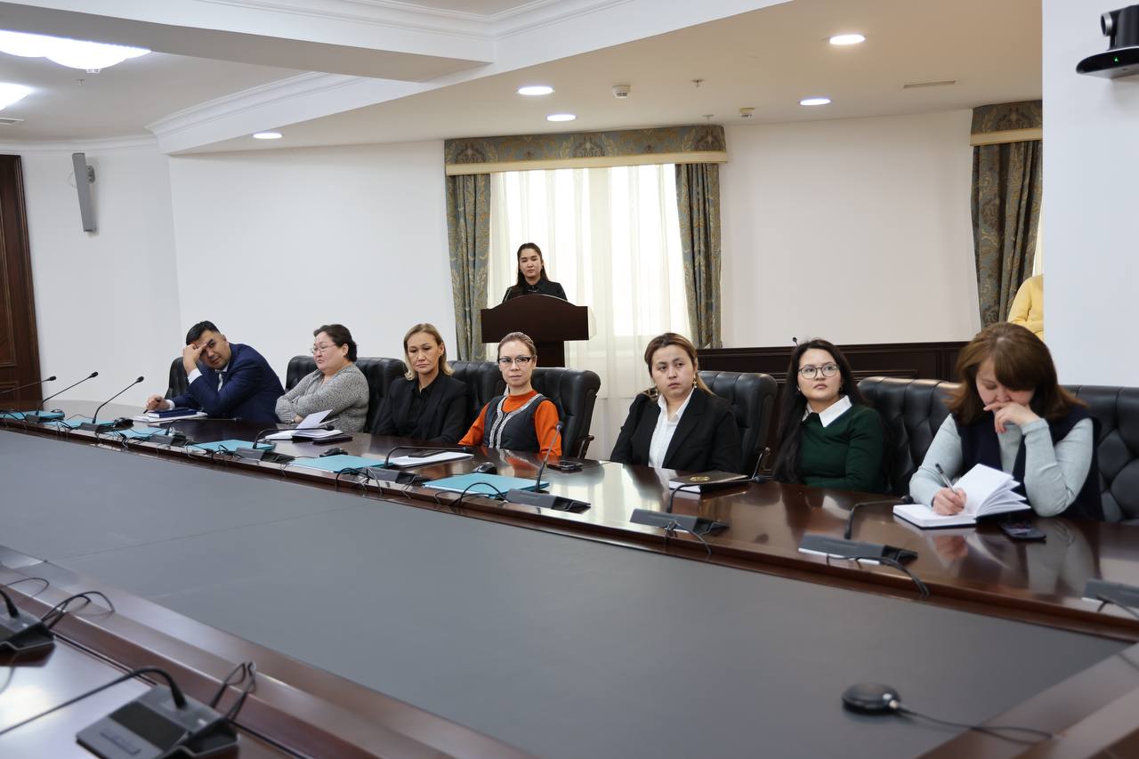 Жоғары Сот Кеңесінде алғаш рет Кеңес Төрағасы Дмитрий Малахов Аппарат қызметкерлерінің теориялық және практикалық дағдыларын жұмыс орнынан қол үзбей жүйелі түрде жетілдіру туралы шешім қабылдады