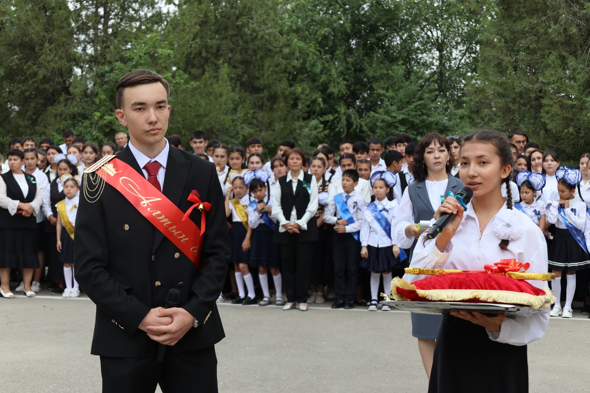 ТӨЛЕБИ АУДАНЫНДА 1612 ОҚУШЫ МЕКТЕП БІТІРДІ