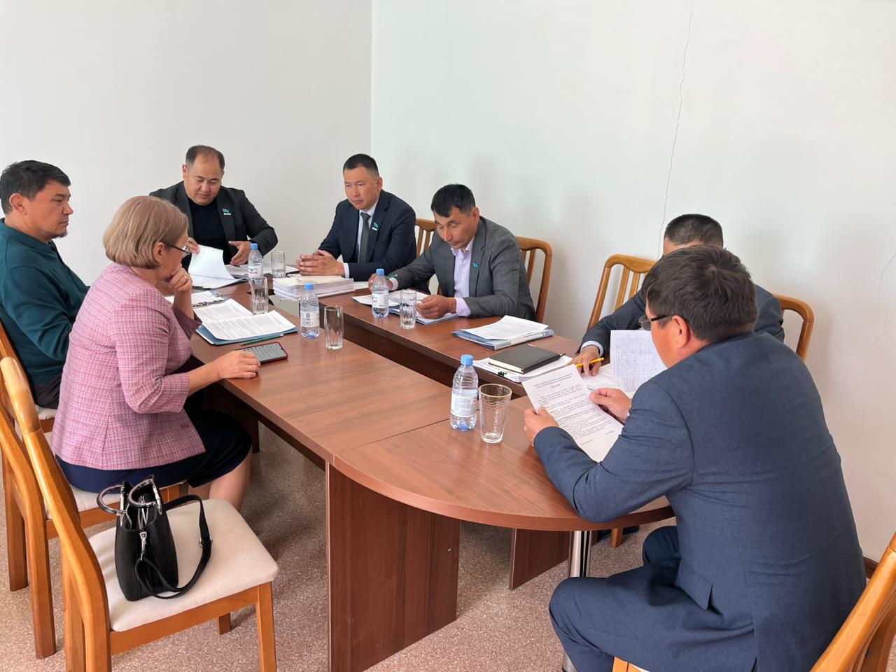 Байғанин аудандық мәслихатының тұрақты комиссия отырысы өтті