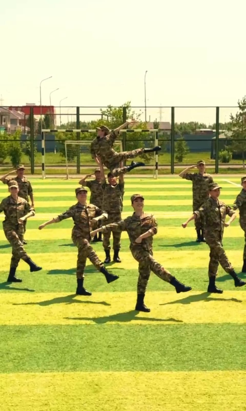 Ұлттық ұлан әскери қызметшілері Димаш Құдайбергеннің шығармашылық челленджін қолдады