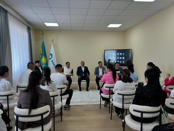Халық қалаулылары әр санаттағы аудан жастарымен кездесті