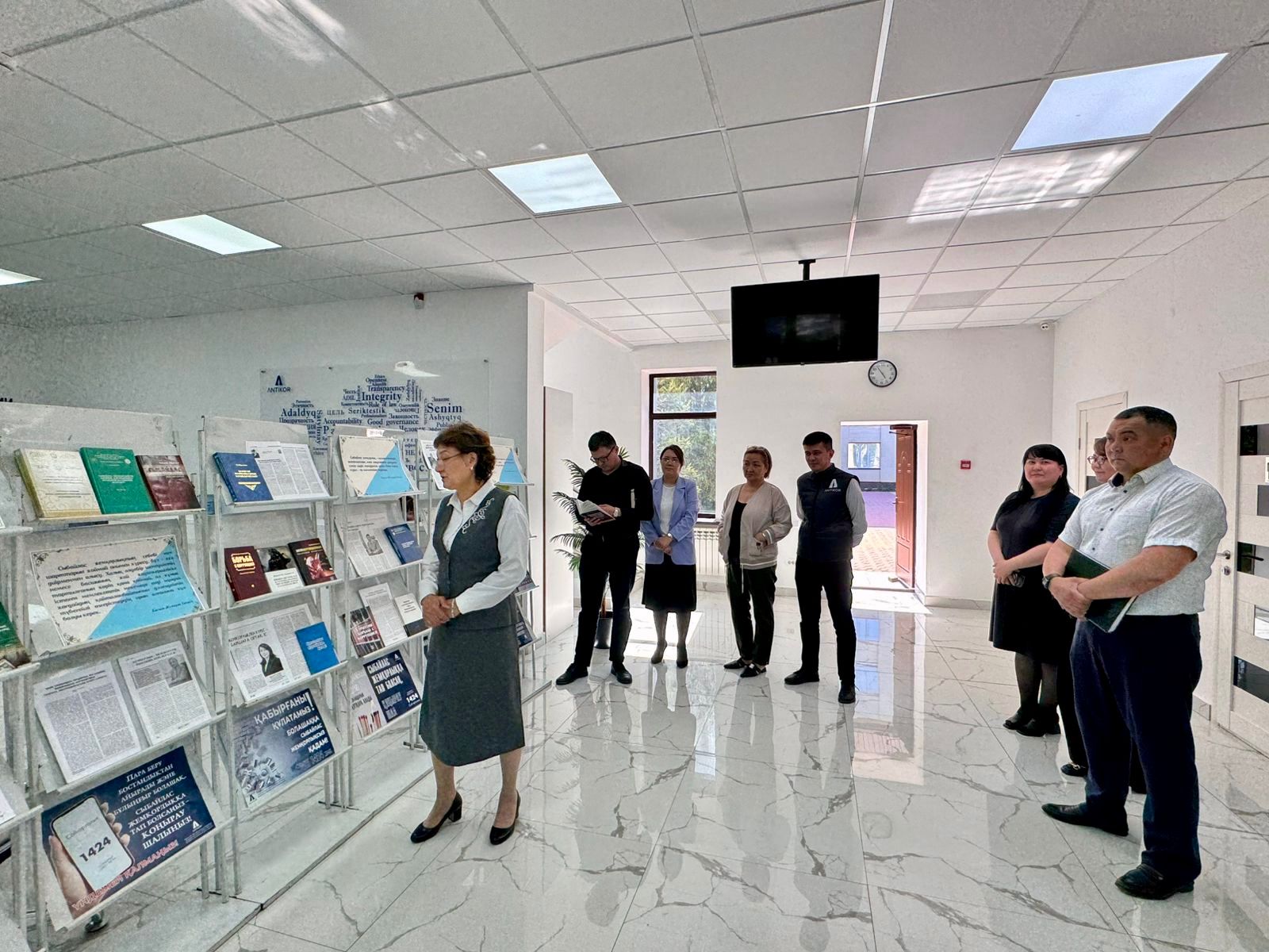 «Заң мен тәртіп» кітап көрмесі: сыбайлас жемқорлыққа қарсы мәдениетті қалыптастыруға қадам