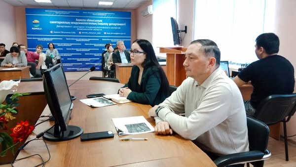 Ақмола облысының санитариялық-эпидемиологиялық бақылау департаментінде “Азық-түлікпен улану жағдайлары тіркелген кезде тергеп-тексеру жүргізу және донесениелер ұсыну қағидаларын” түсіндіруге арналған оқыту семинары өтті. Іс-шараның мақсаты — санитариялық қауіпсіздік және тағаммен улану жағдайларына тиімді ден қою мәселелері бойынша мамандардың құзыреттілігін арттыру.