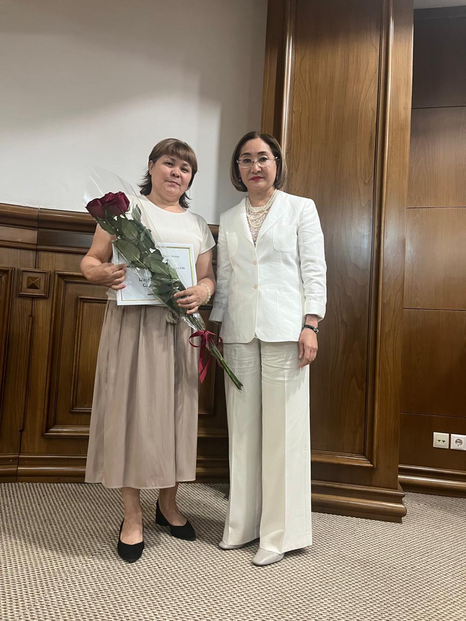 Медицина қызметкерлері күнімен құттықтаймыз!