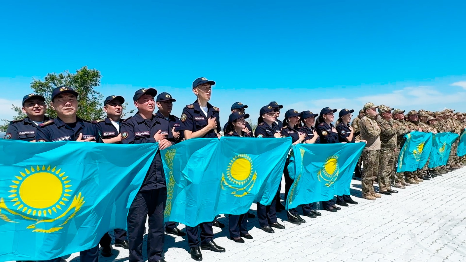 ШҚО құтқарушылары Мемлекеттік рәміздер күнін салтанатты түрде атап өтті