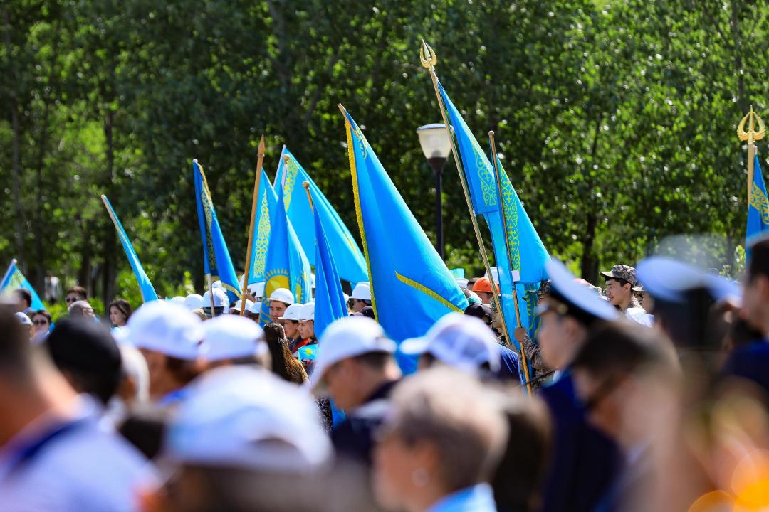 Өңір басшысы Мемлекеттік ту көтеру рәсіміне қатысты