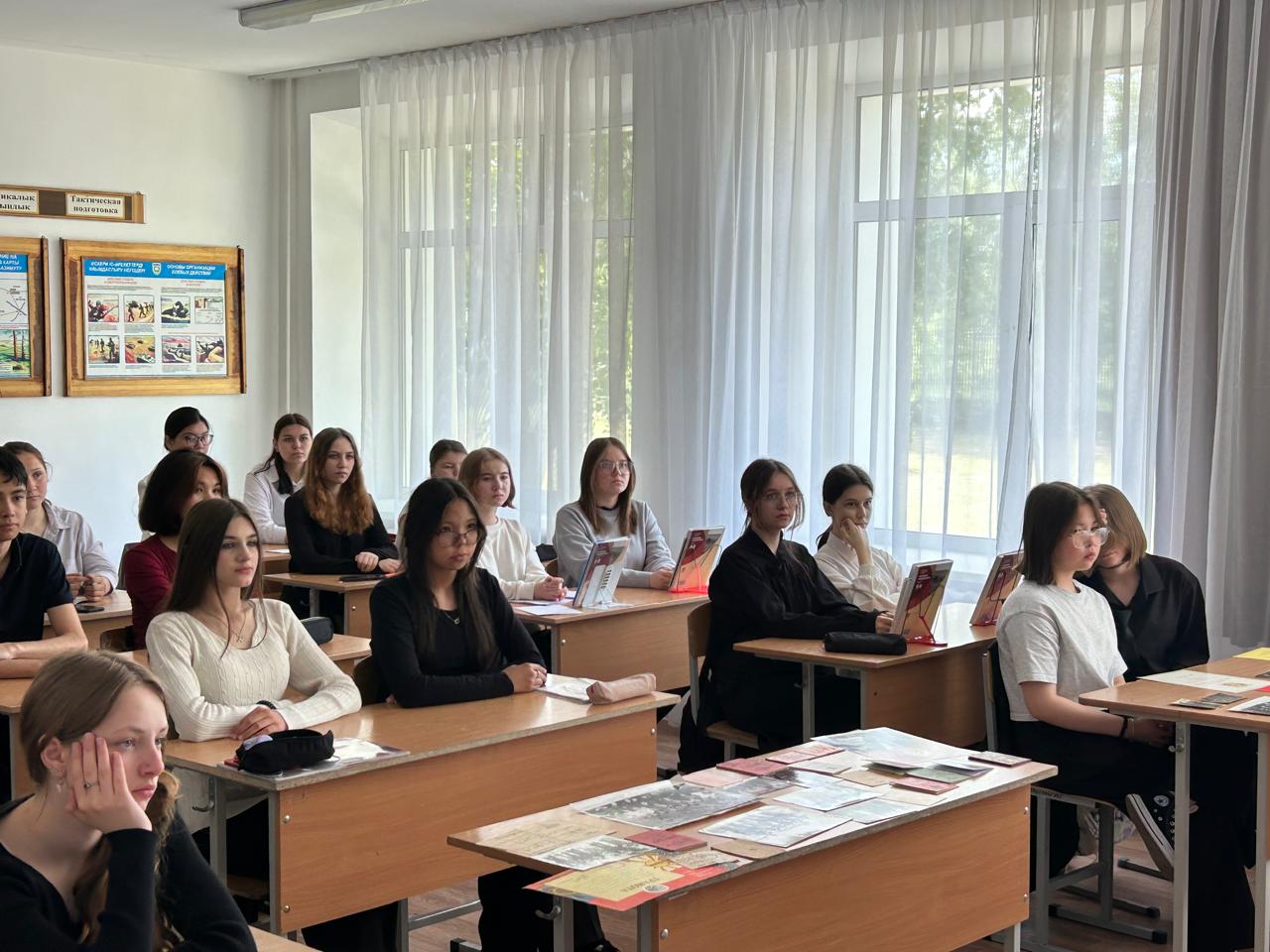 Тобыл қ. № 2 жалпы білім беретін мектептегі мектеп сабағы «Ұлы Отан соғысының ардагерлері Т.Ә. Әбеновтың, И. В. Сурковтың, И. Н. Поляковтың туғанына 100 жыл»