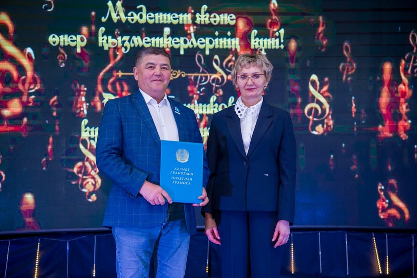 Мәдениет қызметкерлері күніне арналған мерекелік концерт өтті