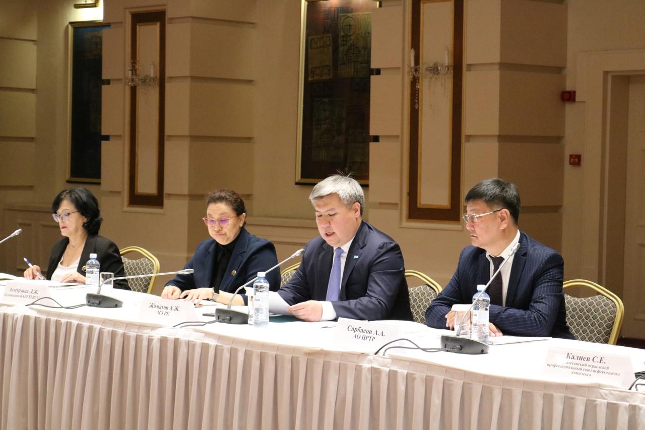 ҚР Энергетика вице-министрі Әлібек Жамауов мұнай мен газды барлау және өндіру саласындағы стандарттарды жаңарту жөніндегі жұмыс тобының отырысына қатысты