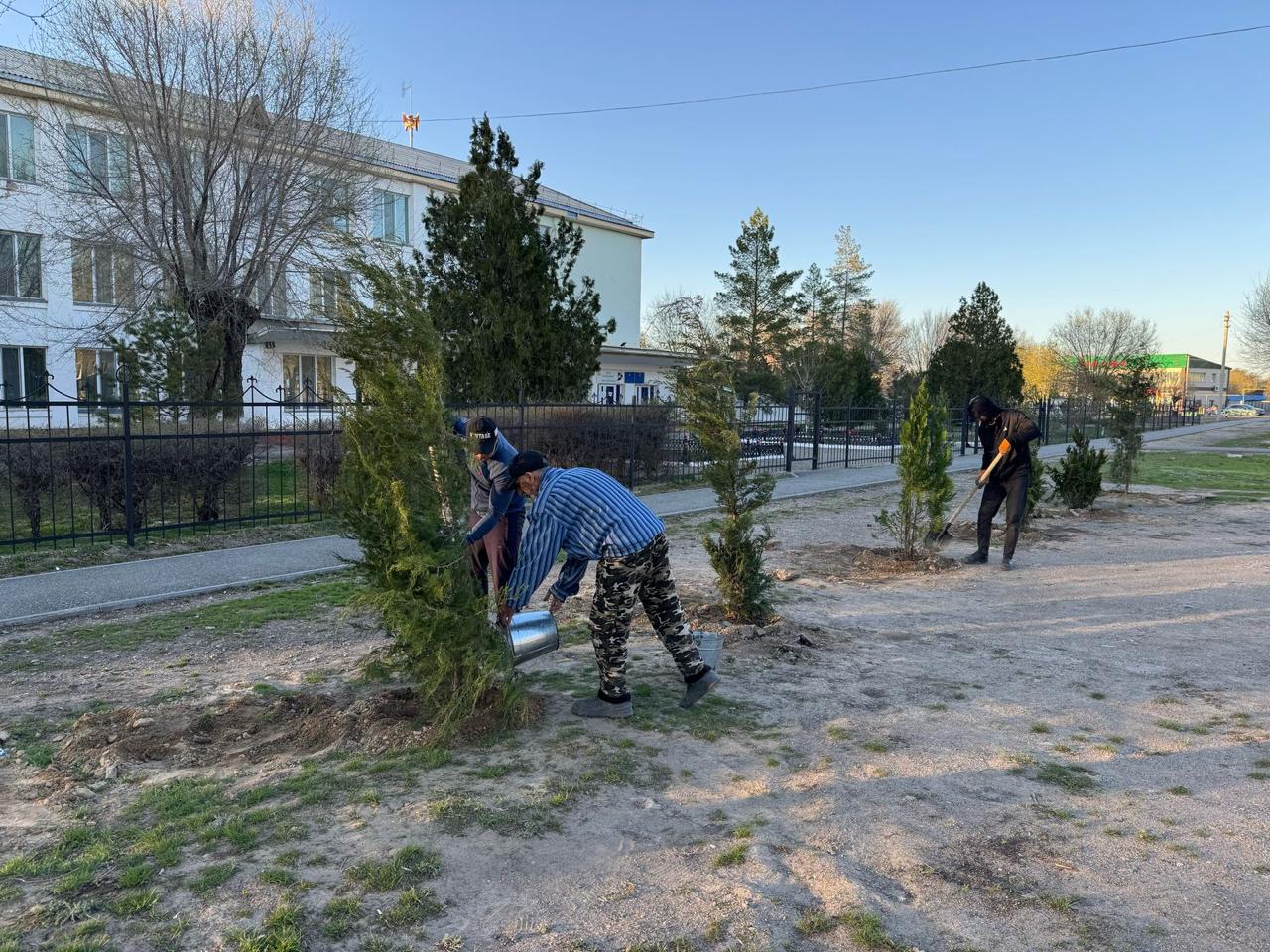 ☘️☘️☘️«Таза Қазақстан» республикалық экологиялық акциясы аясында ағымдағы жылдың 24 мамыр күні Ескелді ауылдық округінде кезекті “Сенбілік” шарасы ұйымдастырылды