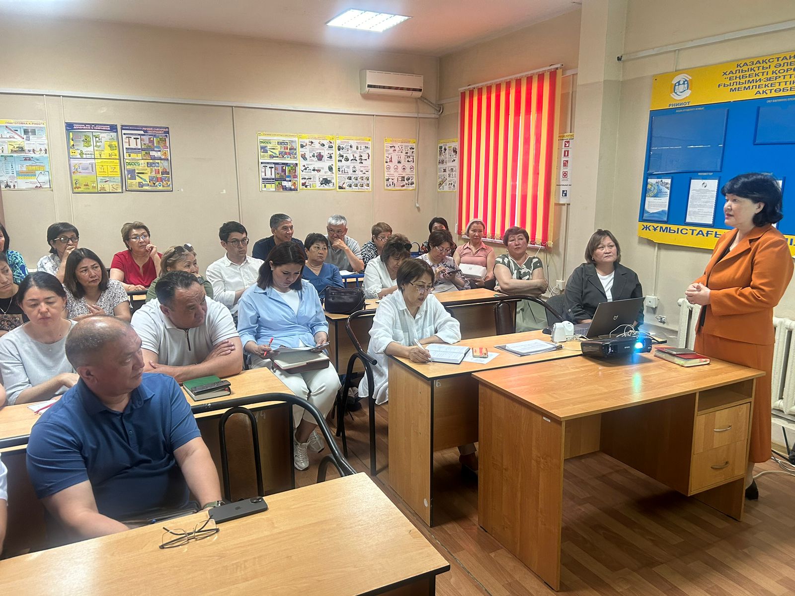Дәрілік заттар мен медициналық бұйымдардың (бұдан әрі-ДЗ мен МБ) айналысы саласындағы нормативтік-құқықтық актілердің талаптарын түсіндіру.