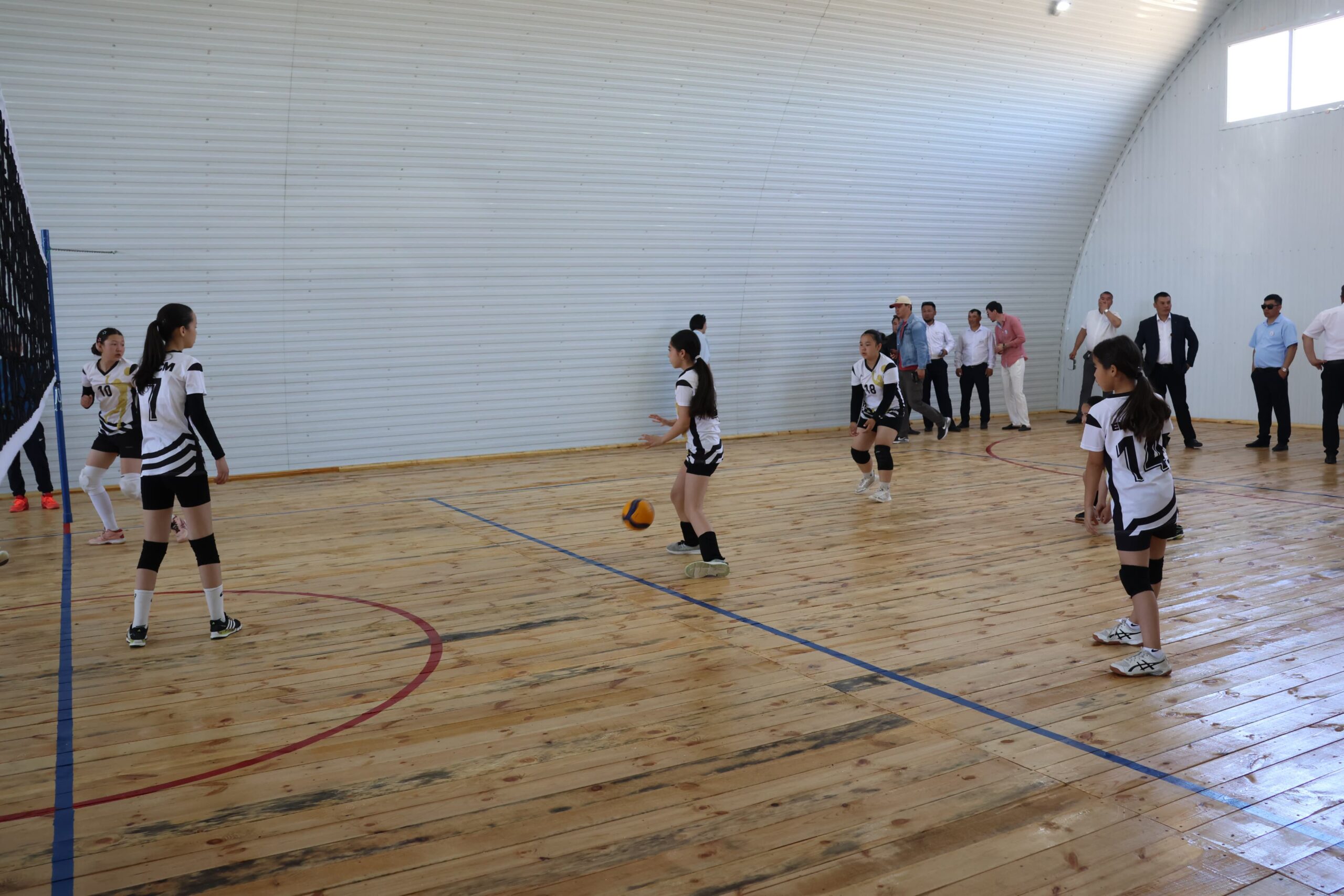 ТҮЛЕКТЕР ТУҒАН АУЫЛЫНА «АЛТЫН КІТАП» ЖӘНЕ «ARNAU ARENA» СПОРТ ЗАЛЫН ТАРТУ ЕТТІ