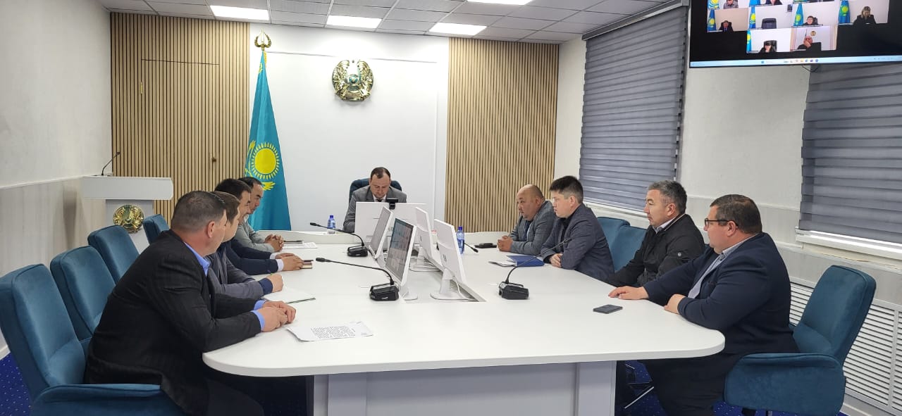 Есіл ауданы әкімі аппаратының басшысы В.Краснощёк жергілікті атқарушы органдарының  басшылары мен ауылдық округ әкімдерімен кездесу өткізді.