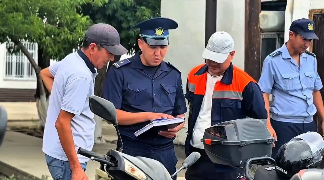 Қазақстан Республикасы Ішкі істер министрлігінің нұсқауына сәйкес Қызылорда облысы Полиция департаментінің Әкімшілік полиция және Жедел-криминалистикалық басқармаларының қызметкерлері ағымдағы жылғы 2 – 10 маусым аралығында аудандық полиция бөлімдеріне барып, тіркелмеген мопедтерді тіркеп заңдастыру үшін қарап-тексеру жұмыстарын жүргізуде.