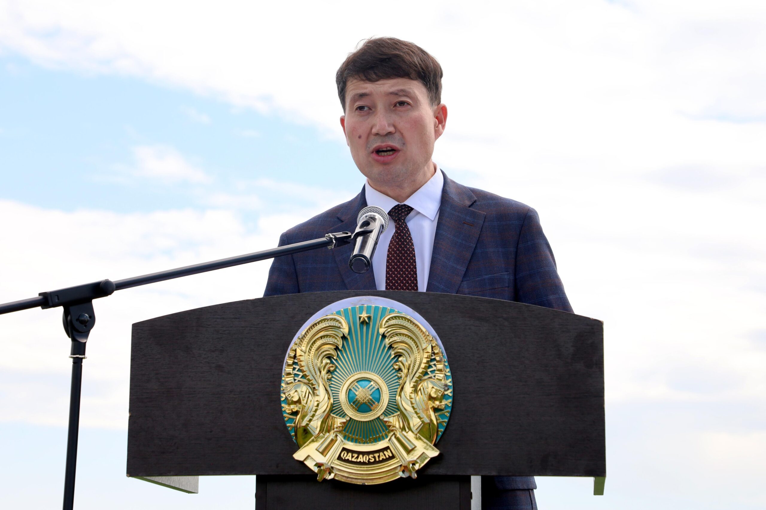 Бұрынғы «Бай қала» лагерінің орнында ескерткіш тасты салтанатты орнату