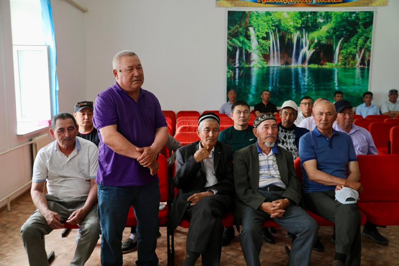 Аудан әкімі Жаңақұрылыс ауылының тұрғындарымен жүздесті