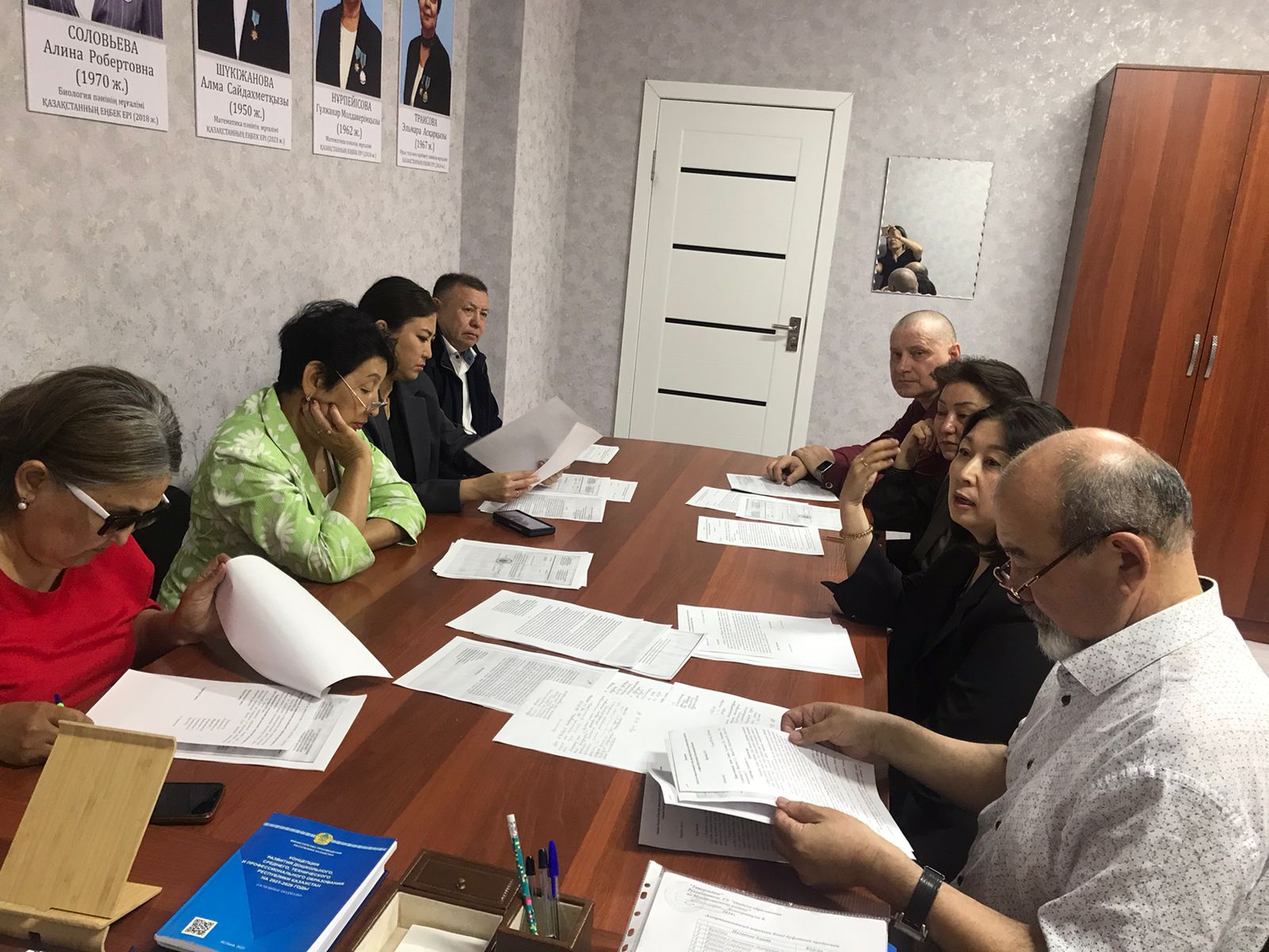 Педагогикалық әдеп жөніндегі Кеңестің кезектен тыс отырысы өтті