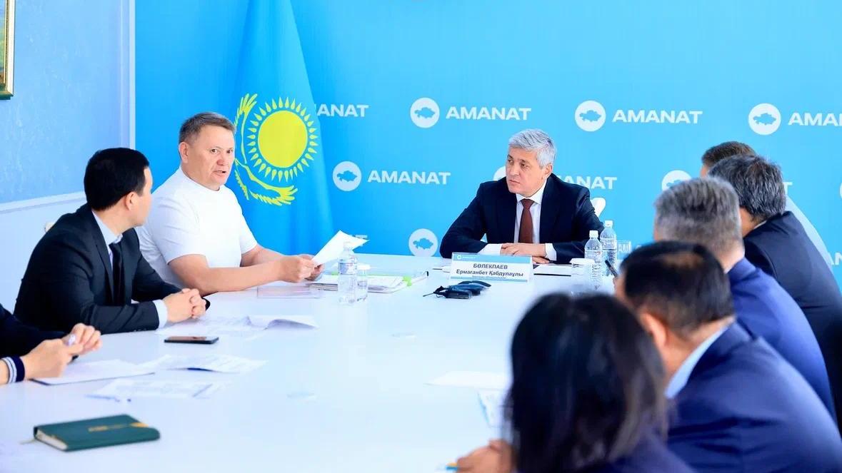 Ермағанбет Бөлекпаев Amanat партиясының филиалында азаматтарды қабылдады