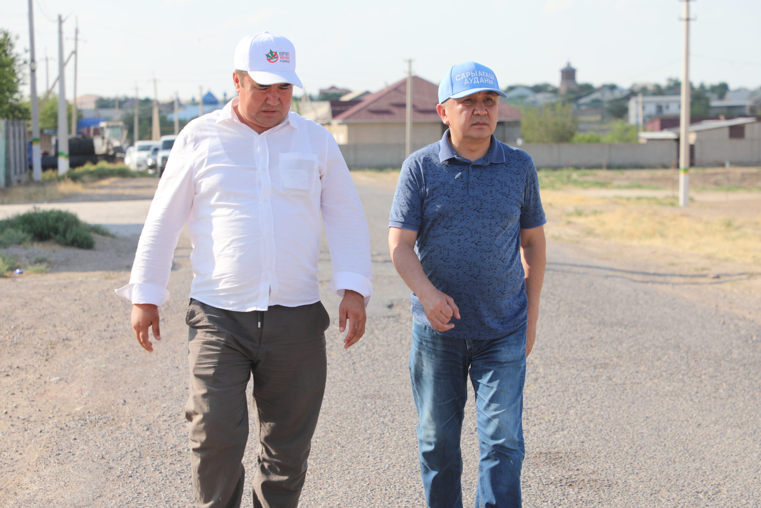 САРЫАҒАШ: ДАРБАЗА АУЫЛДЫҚ ОКРУГІНДЕГІ КӨШЕЛЕРГЕ АСФАЛЬТ ТӨСЕУ ЖҰМЫСТАРЫ ЖҮРГІЗІЛУДЕ