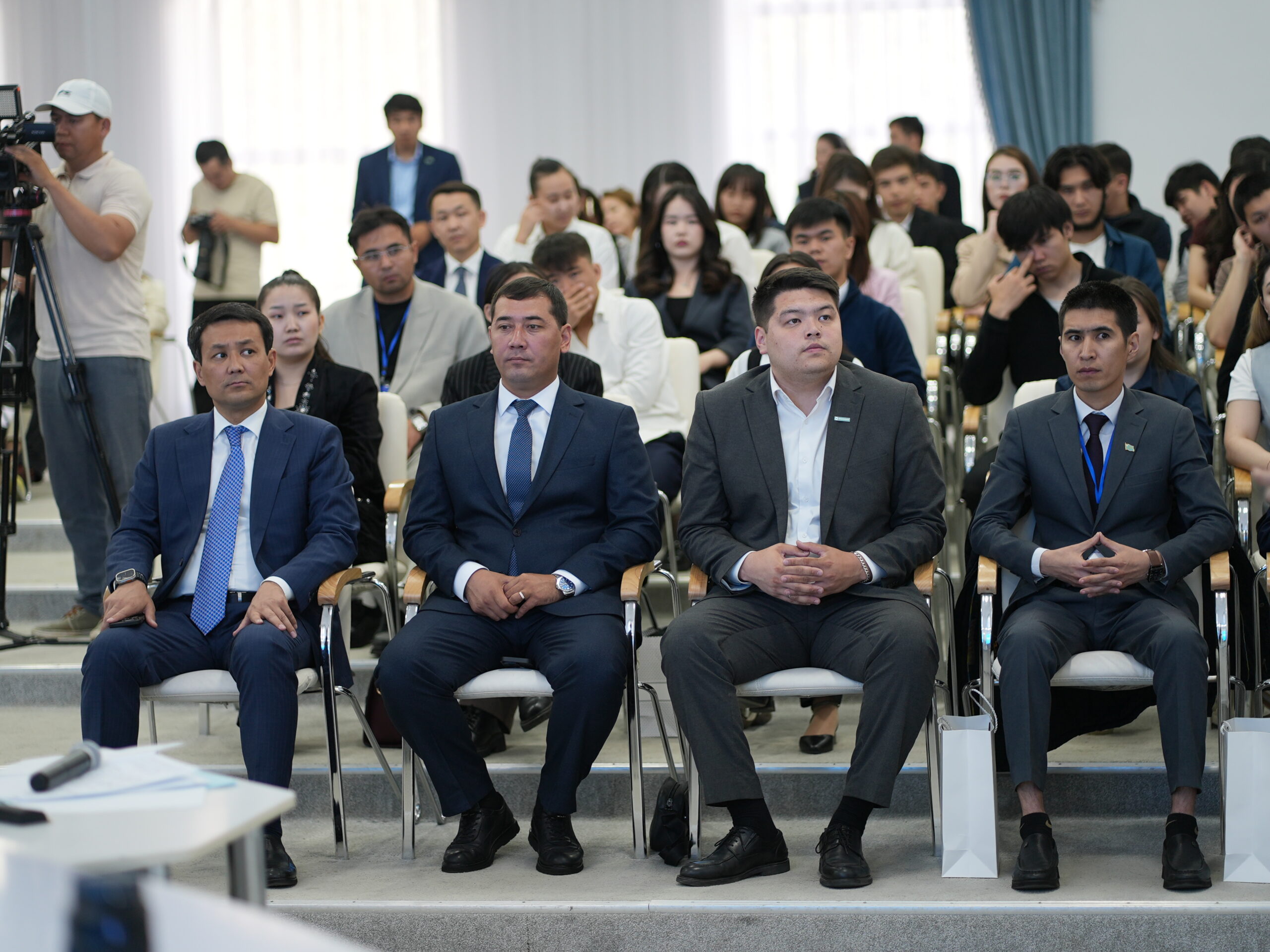 Қазақстан Республикасы Президентінің кеңесшісі Мәлік Отарбаев облыстың белсенді жастарымен кездесті