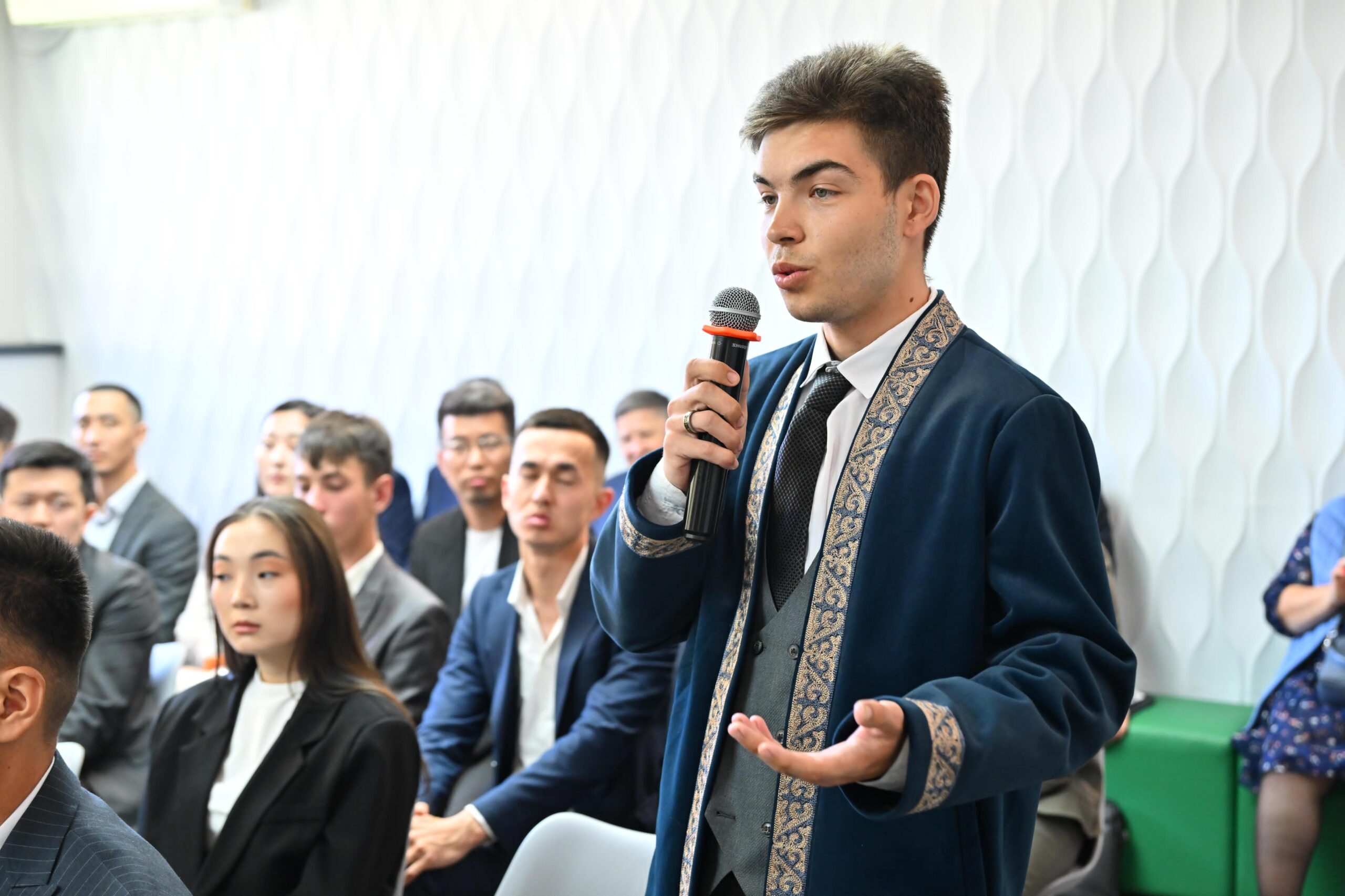 Қазақстан Республикасы Парламент Сенатының төрағасы Мәулен Әшімбаев өңірдің белсенді жастарымен кездесті