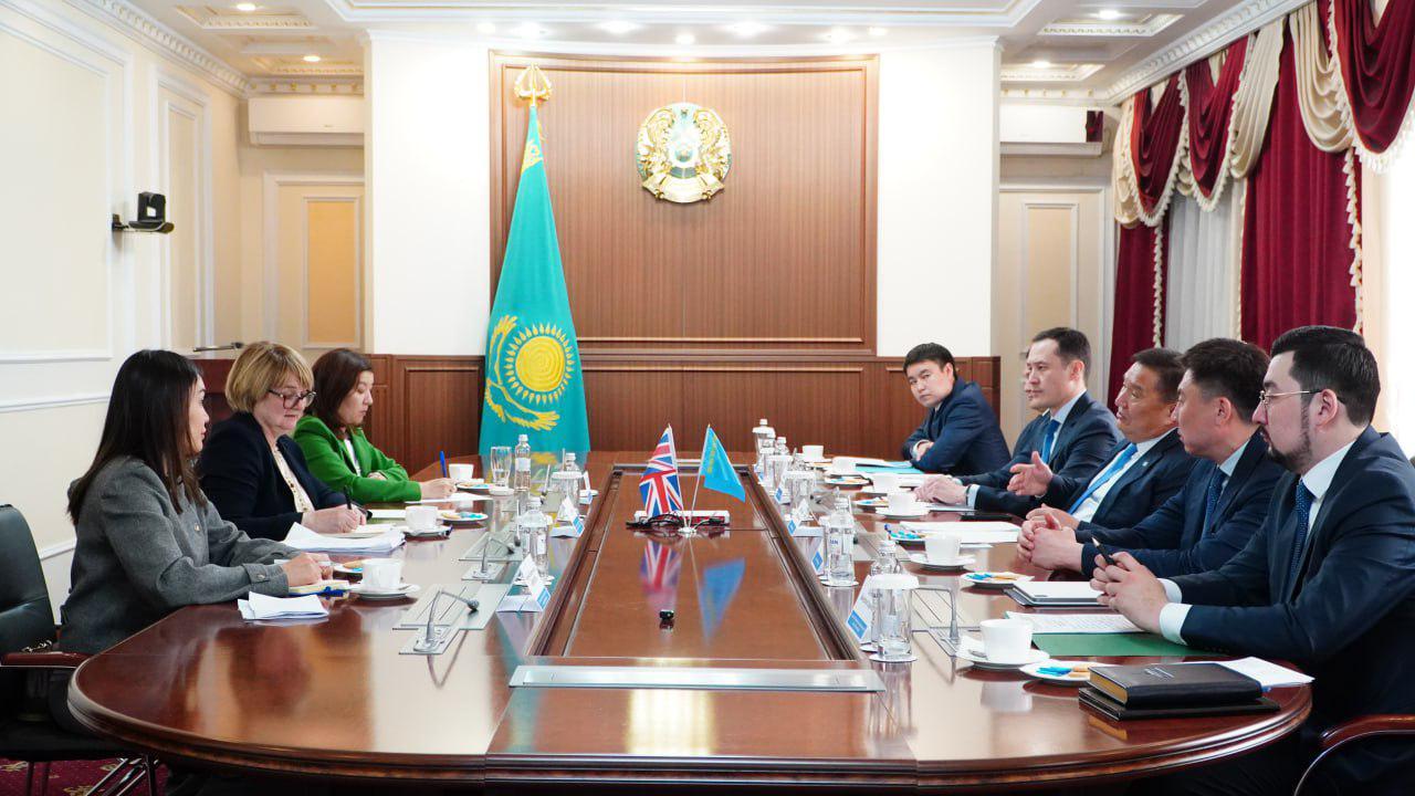 Көкшетау қаласында Ақмола облысының әкімі Марат Ахметжанов пен Қазақстан Республикасындағы Ұлыбританияның Төтенше және Өкілетті Елшісі Кэти Лич ханым арасында кездесу өтті.