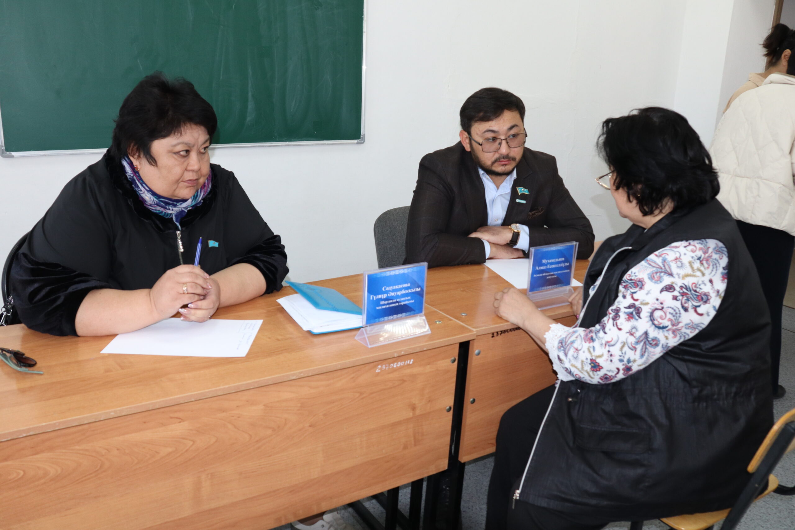 «AMANAT» партиясының мобильді қоғамдық қабылдауы Бозайғыр ауылының тұрғындарымен кездесу өткізді