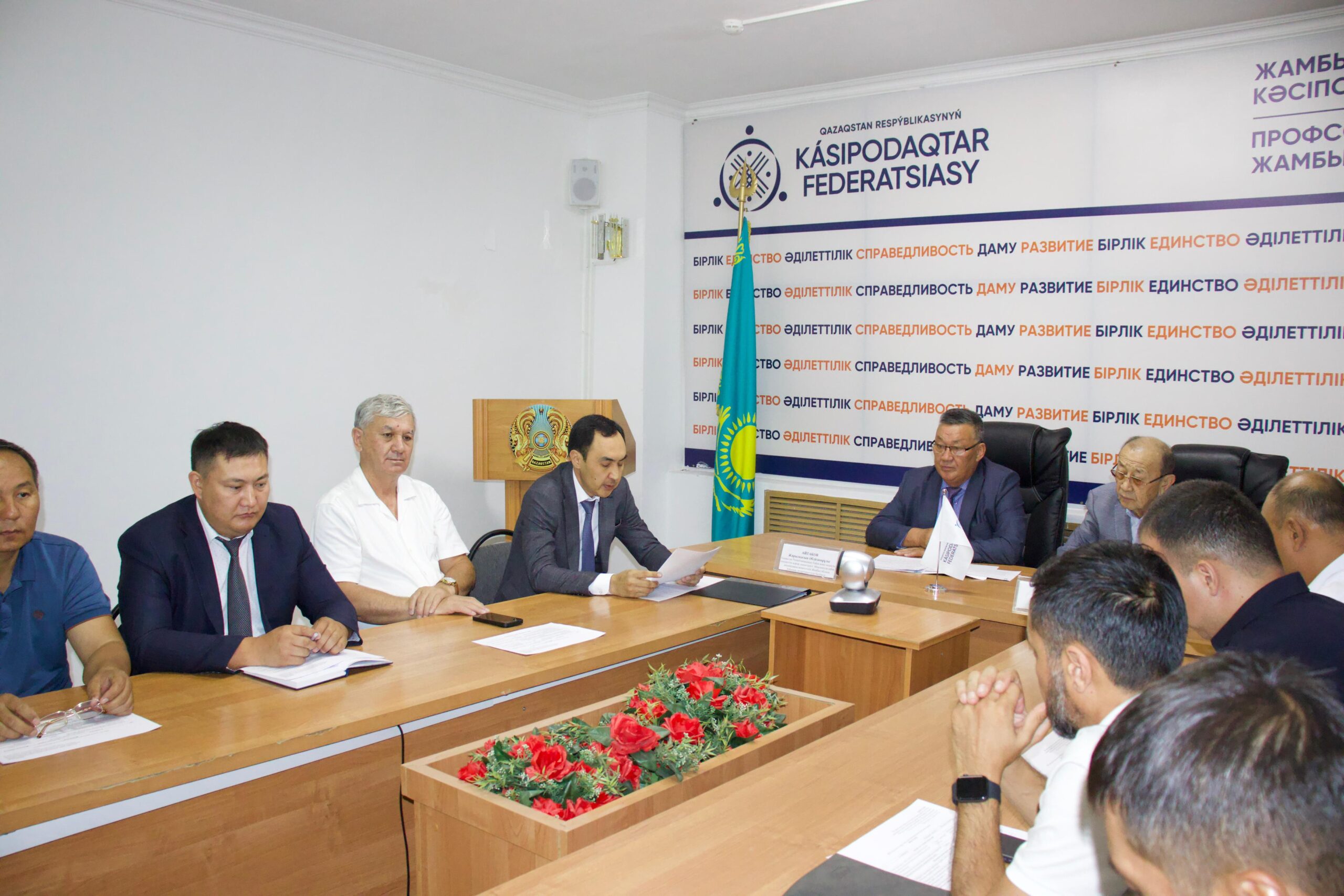 Жамбыл облысы бойынша Мемлекеттік еңбек инспекциясы комитетінің департаменті мен «Жамбыл облысы Кәсіподақтар орталығы» аумақтық кәсіподақтар бірлестігі кездесу өткізді