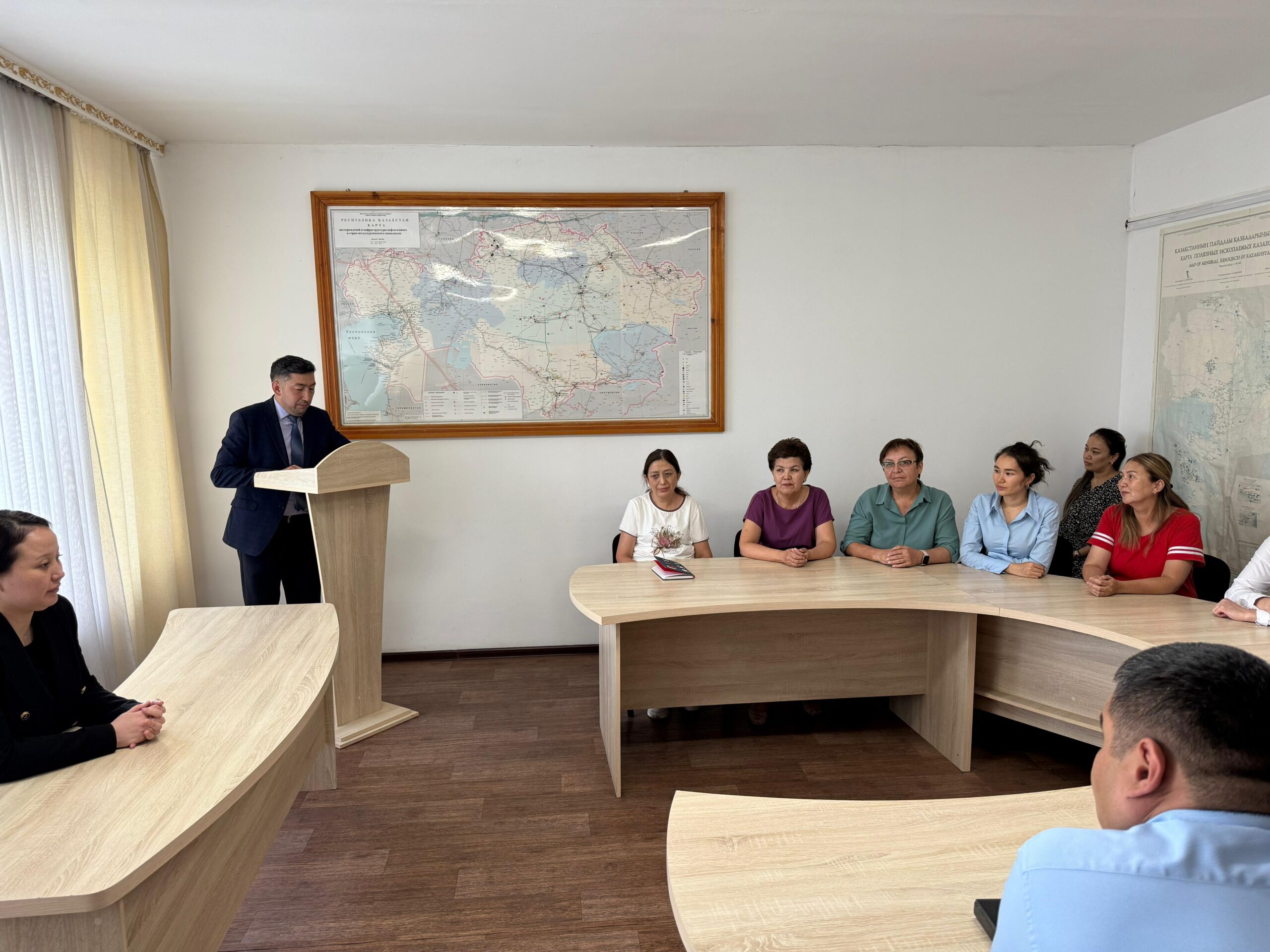 Мемлекеттік қызметшінің жеке пікірі мен ресми ұстанымы