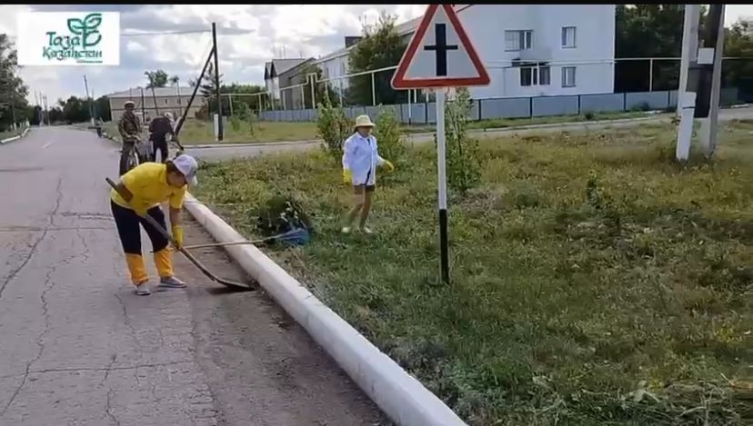 Мәдениет қызметкерлері “Таза Қазақстан” экологиялық акциясына белсенді қатысты