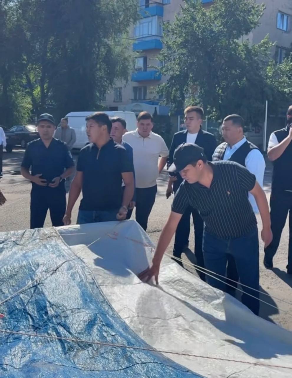 Талдықорған қалалық мәслихатының депутаты Біржан сал көшесінде атқарылып жатқан абаттандыру жұмыстарымен танысты.