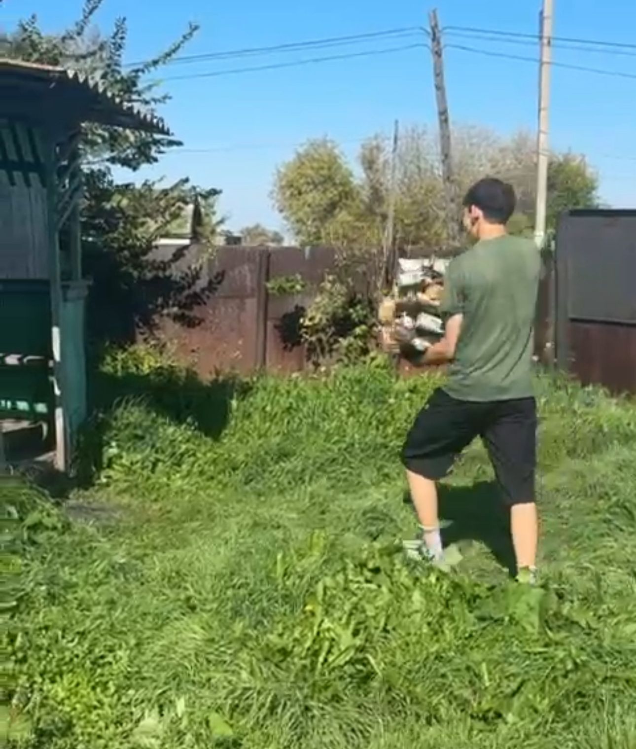 Бүгін еріктілер көмек көрсетті.