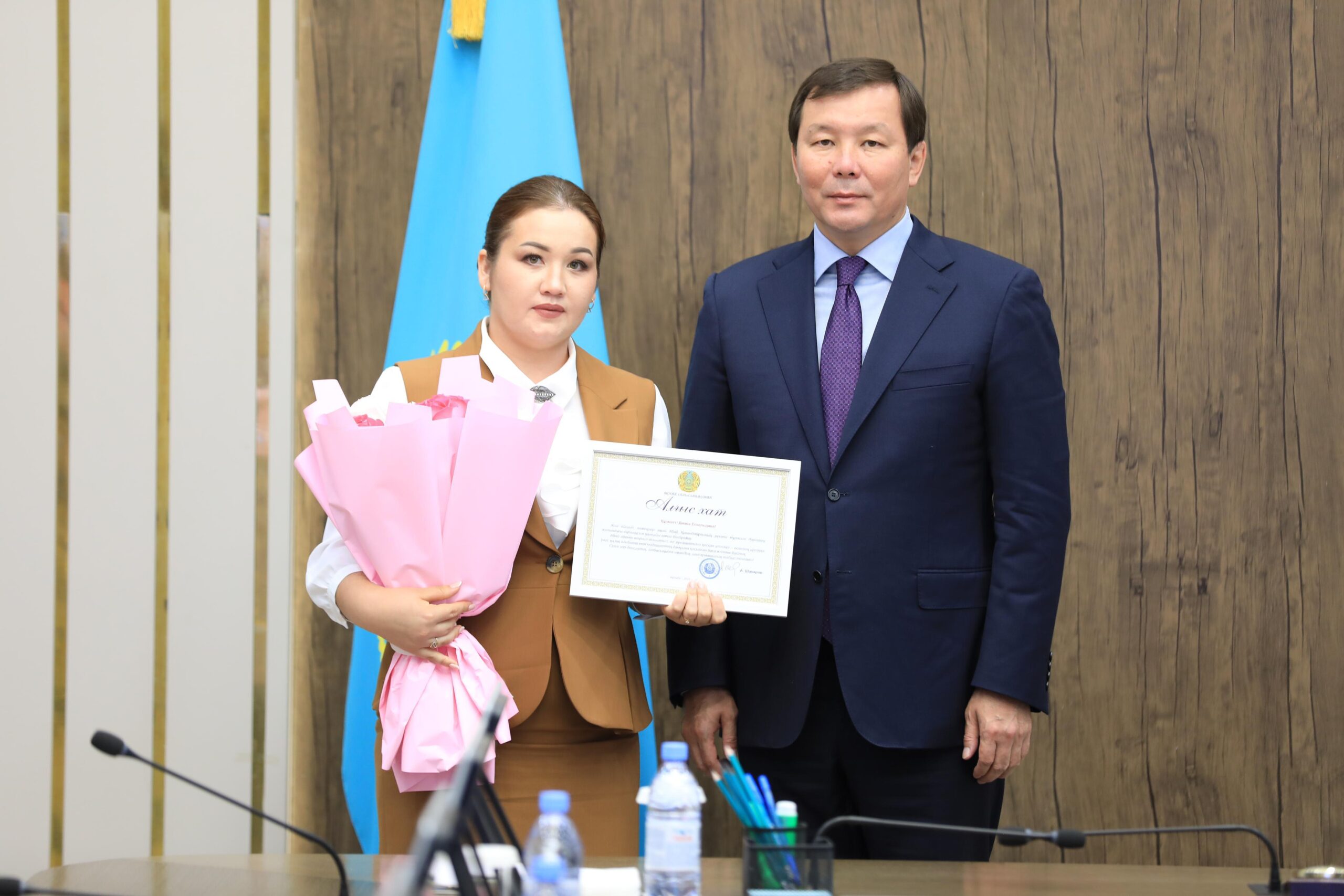 Тоқмансай орта мектебінің қазақ тілі мен әдебиеті пәнінің мұғалімі Ескельдина Диана Виталийқызы Ақтөбе облысының әкімі Шахаров Асхат Берлешевичтің алғыс хатымен марапатталды