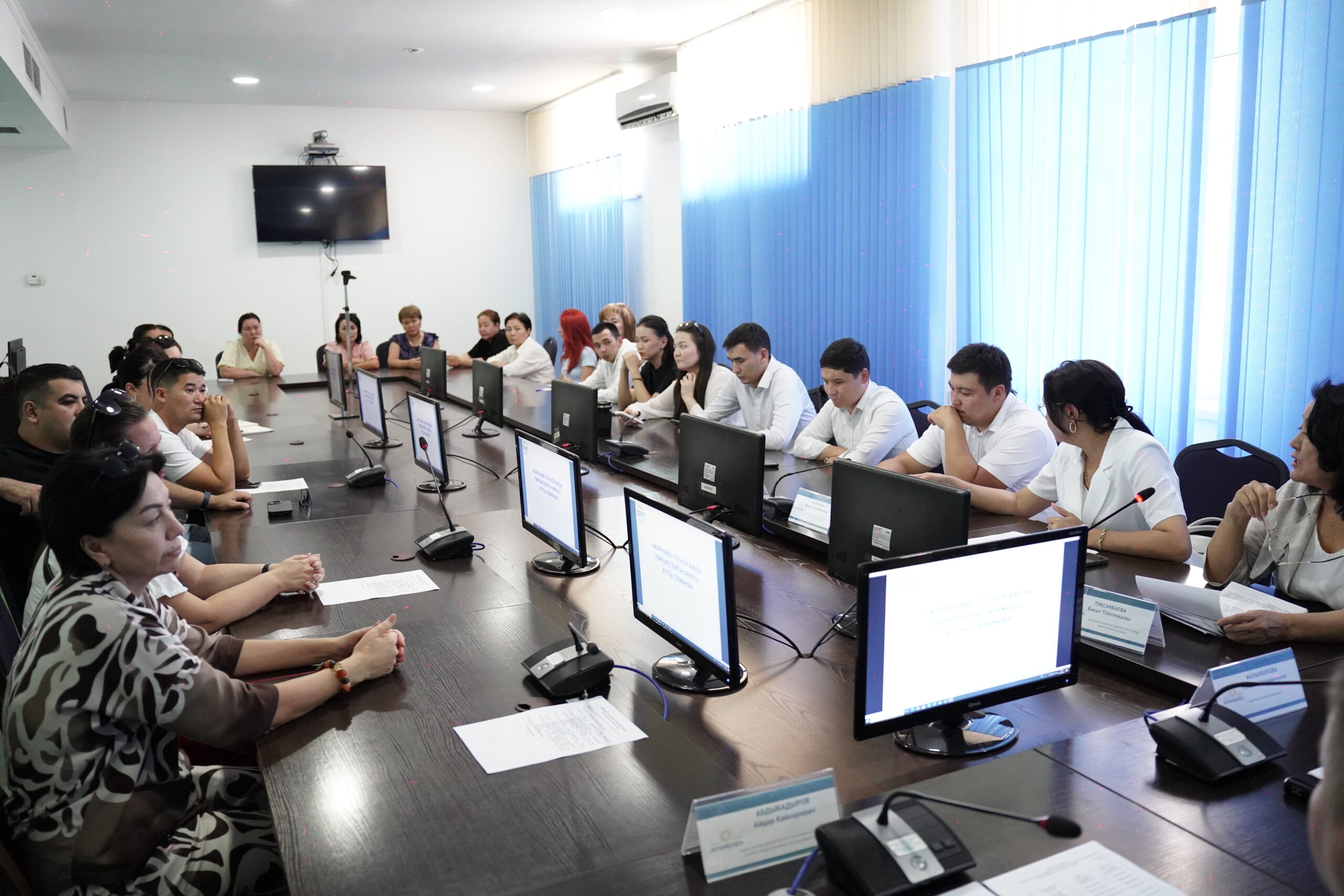 «ЖАРНАМА ТІЛІ – ҚОҒАМДЫ ТӘРБИЕЛЕЙТІН ҚҰРАЛ» АТТЫ СЕМИНАР ӨТТІ