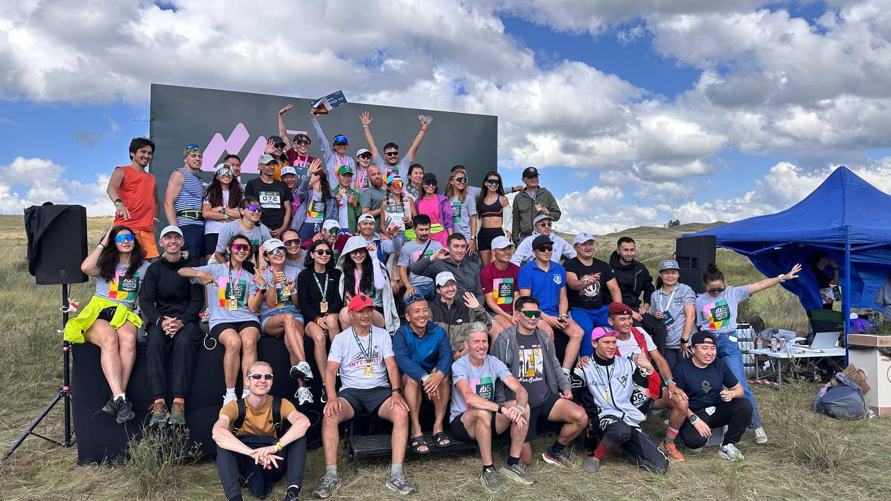 Бурабайдағы халықаралық Aqbura Bay Trail жүгіруіне әлемнің түкпір-түкпірінен 1500-ден астам адам қатысты